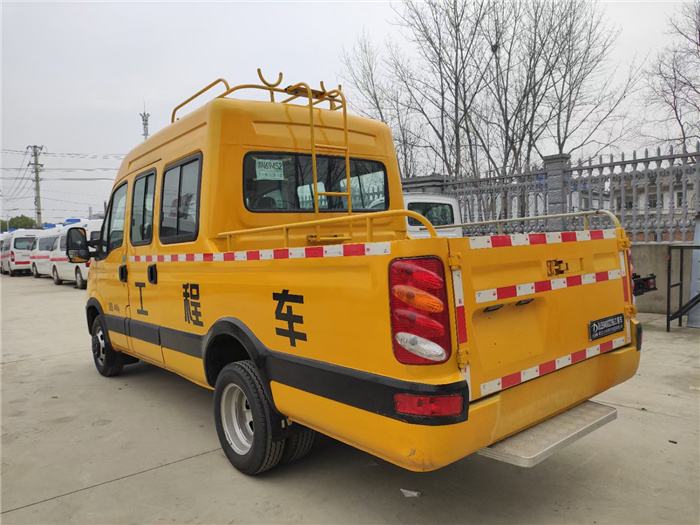 依維柯電力工程車.jpeg